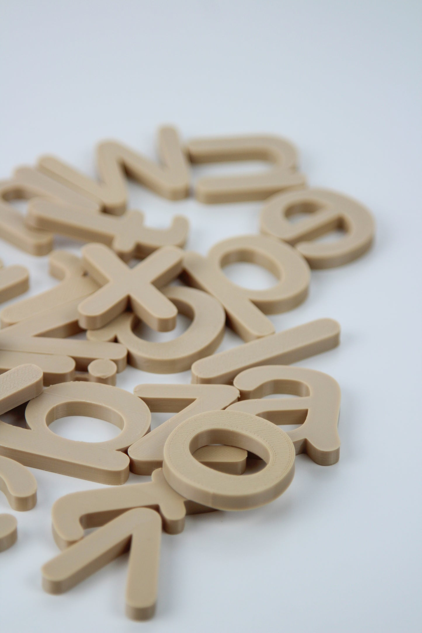 Alphabet minuscule beige sable